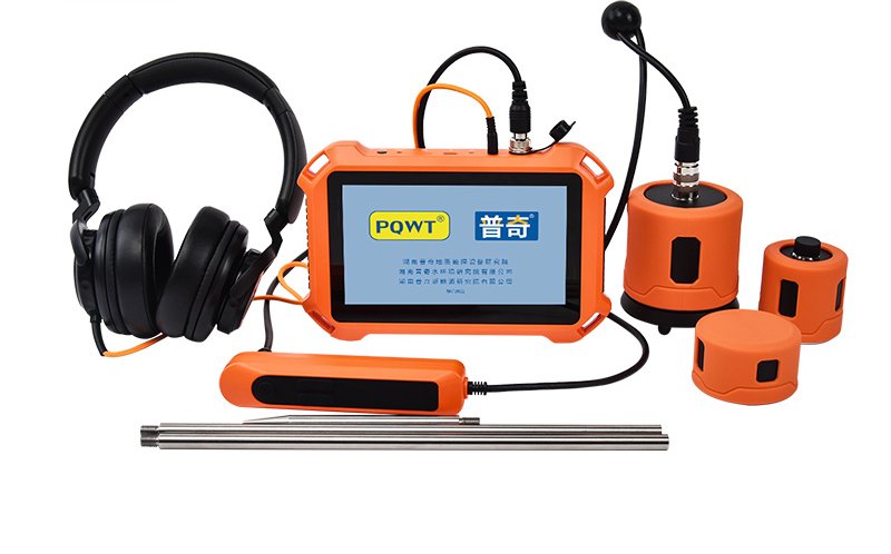 PQWT acoustic leak detection equipment kit with headphones, sensors and detector unit